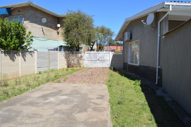 To Let 3 Bedroom Property for Rent in Komani Park Eastern Cape